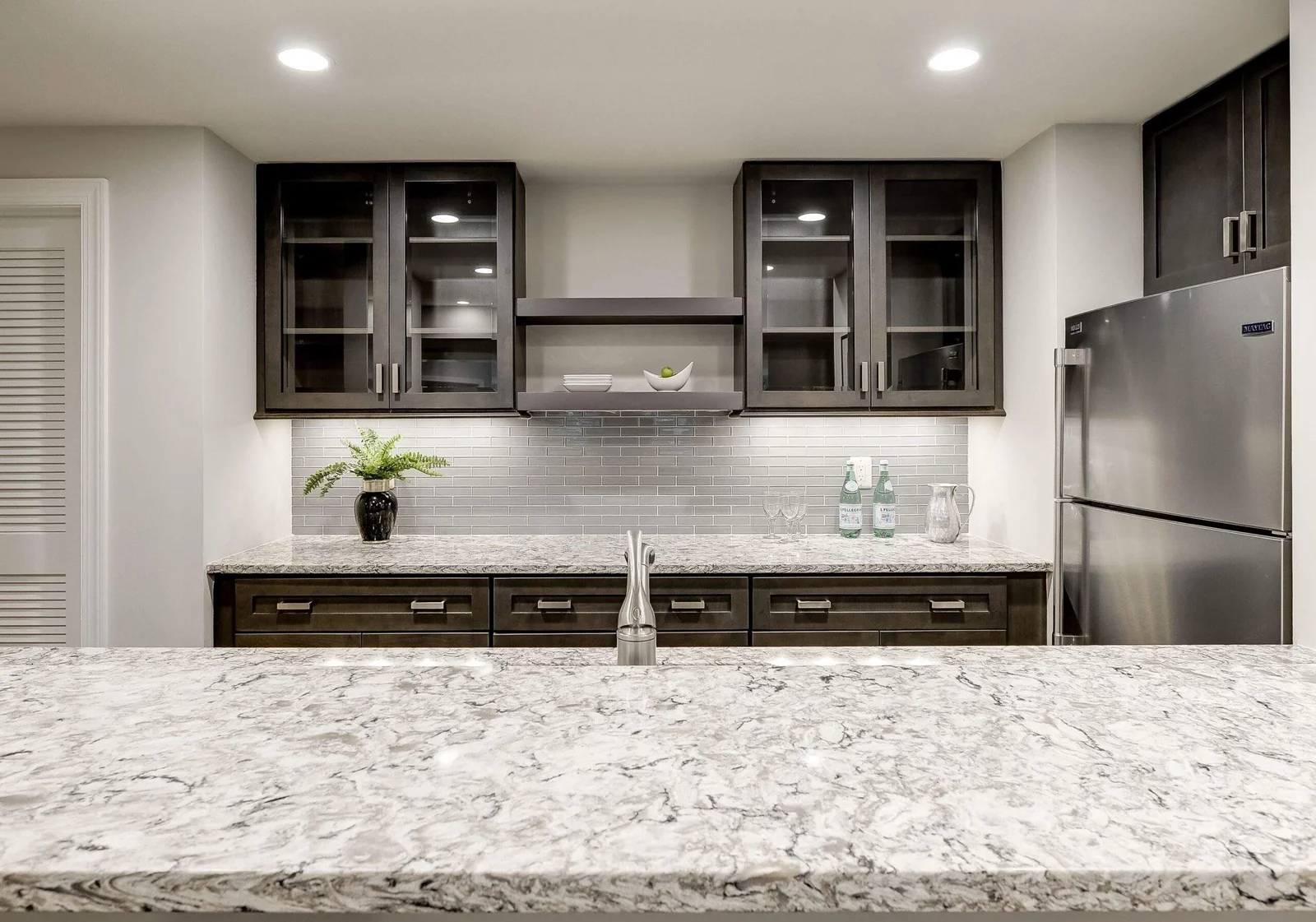 Radius Backsplash Quartzite